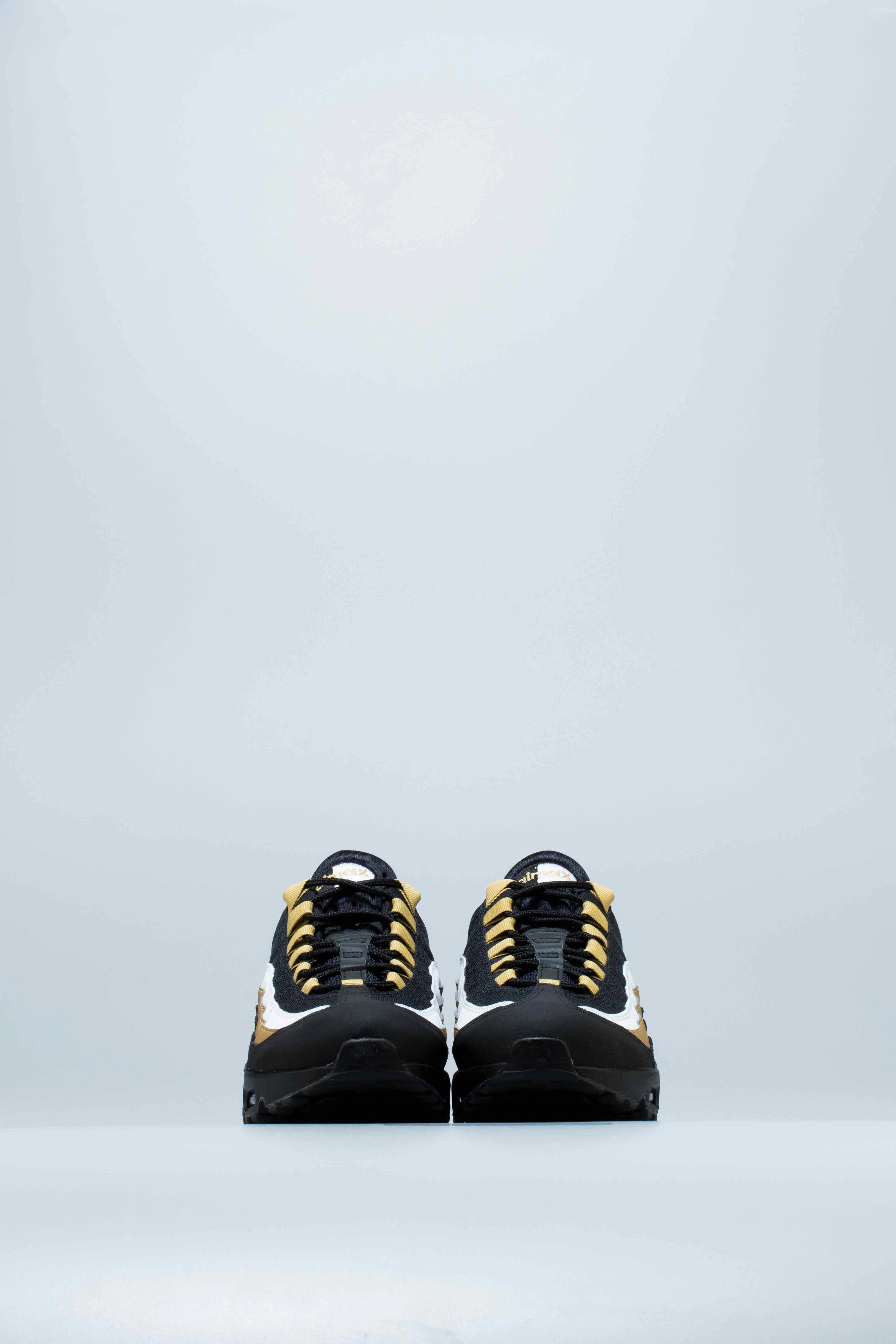 Air Max 95 Womens Shoe - Black/Gold/White