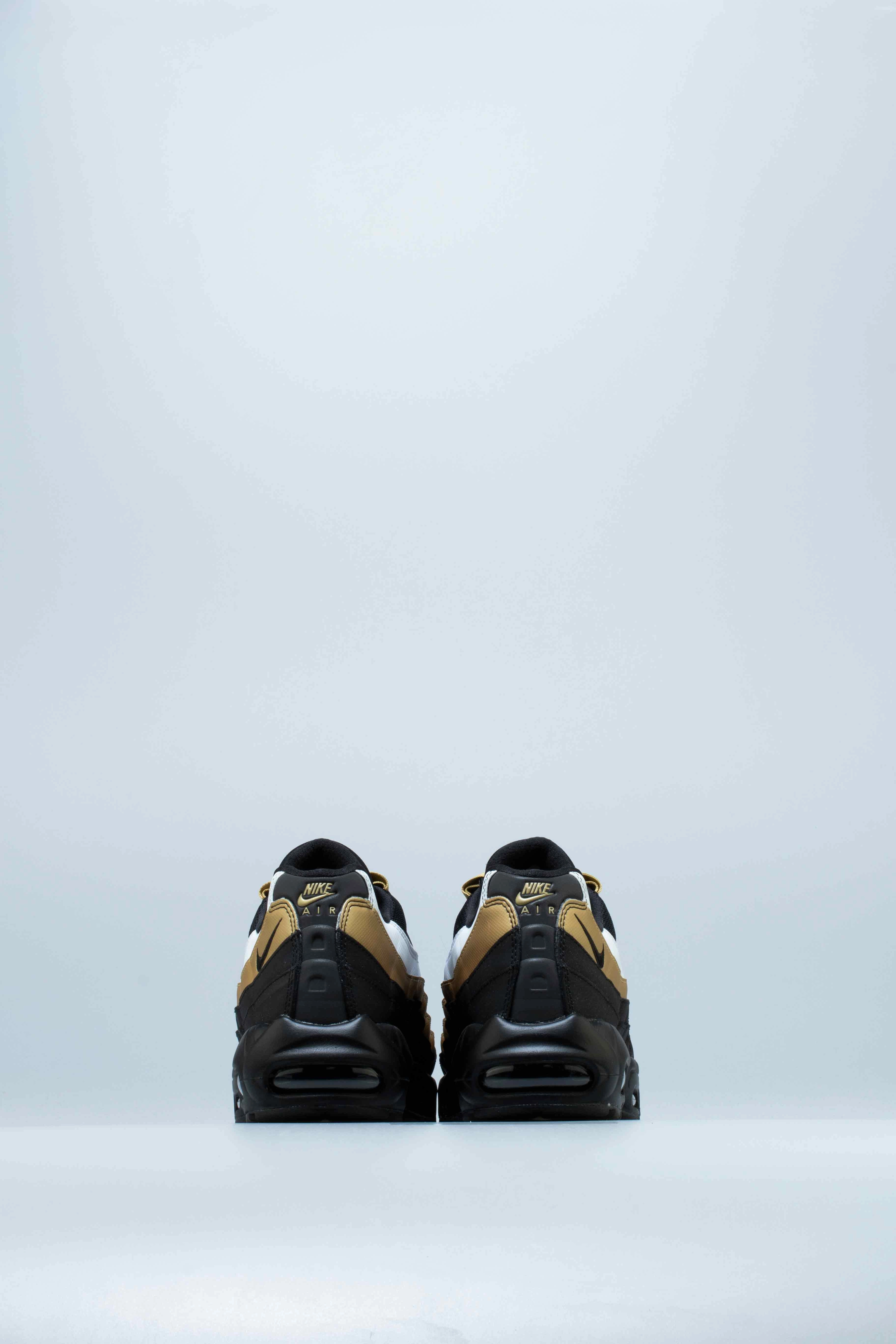 Air Max 95 Womens Shoe - Black/Gold/White