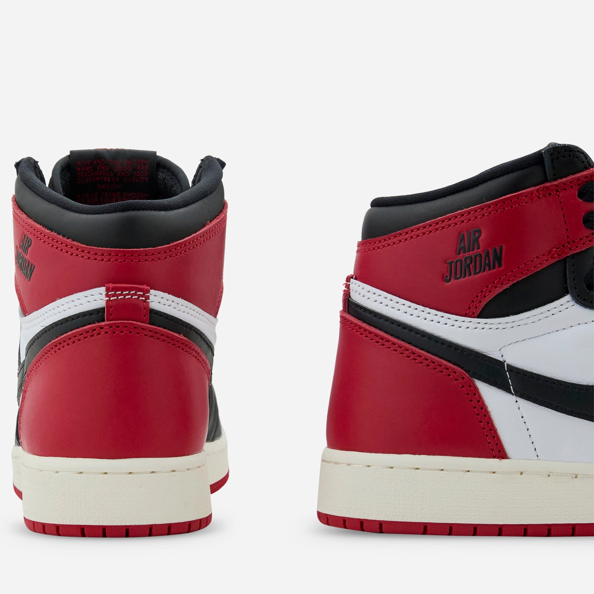 Grade School Air Jordan 1 Retro High OG 'Black Toe' White | Black | Varsity Red | Sail