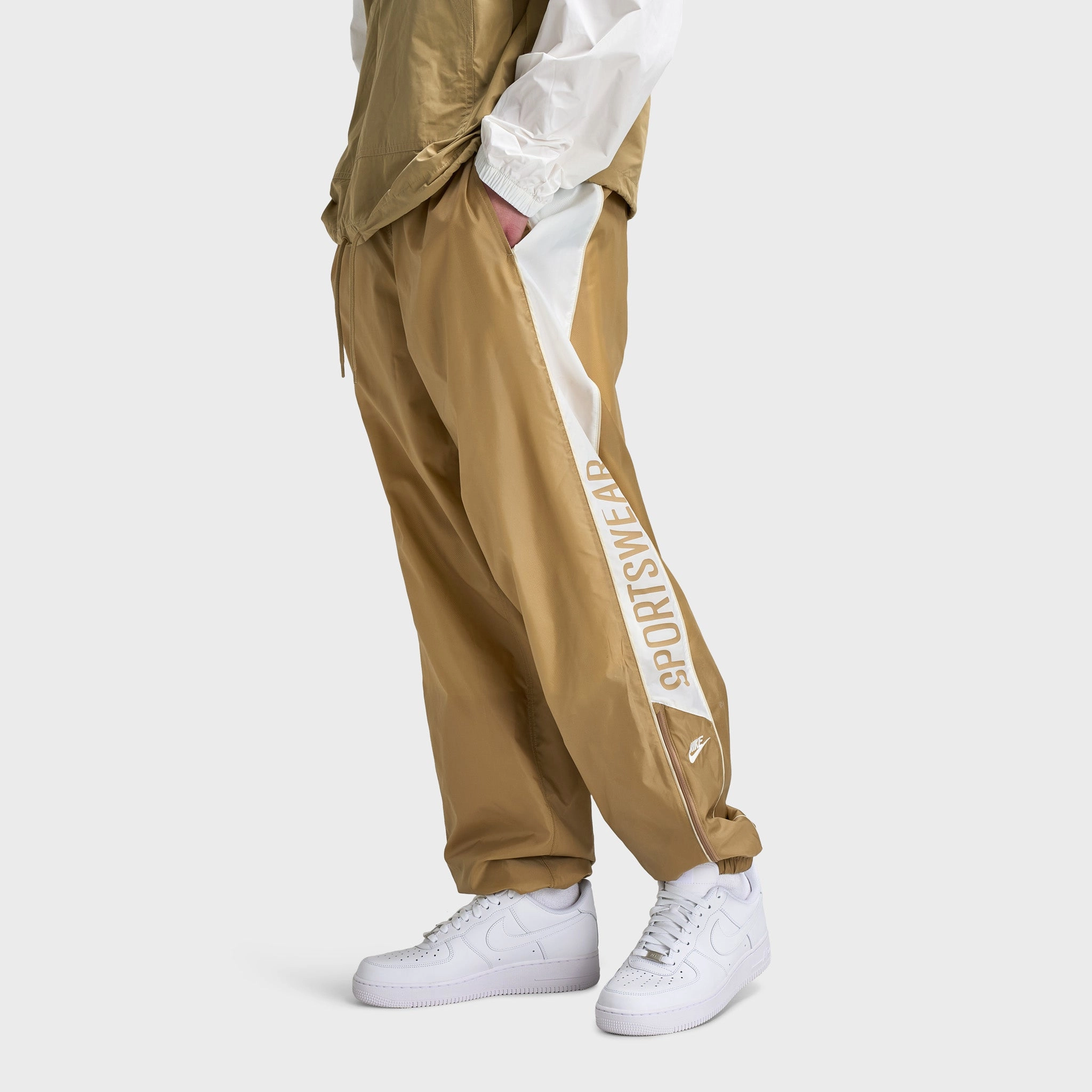 Nike Club Woven Joggers Parachute Beige / Salt - Light Khaki
