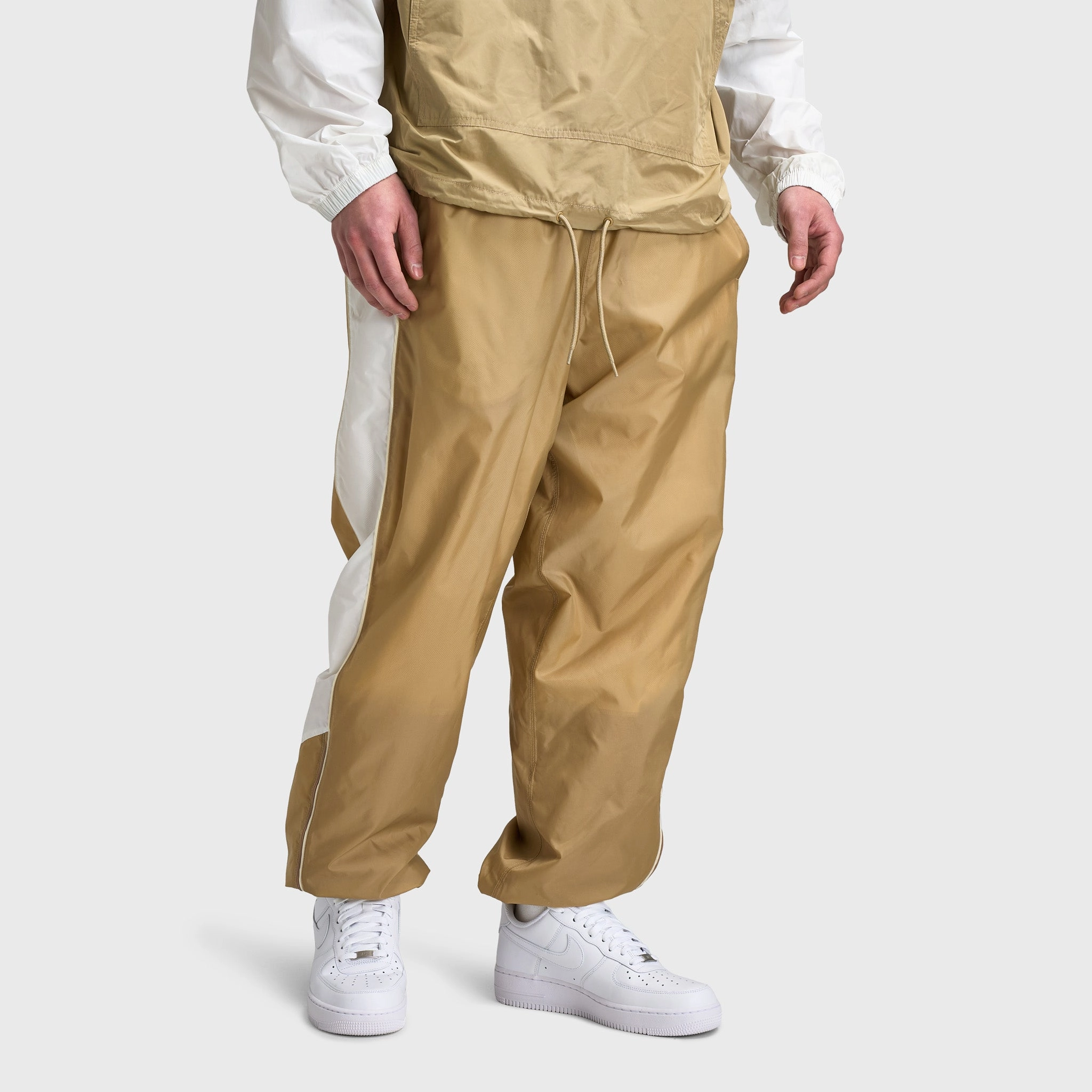 Nike Club Woven Joggers Parachute Beige / Salt - Light Khaki