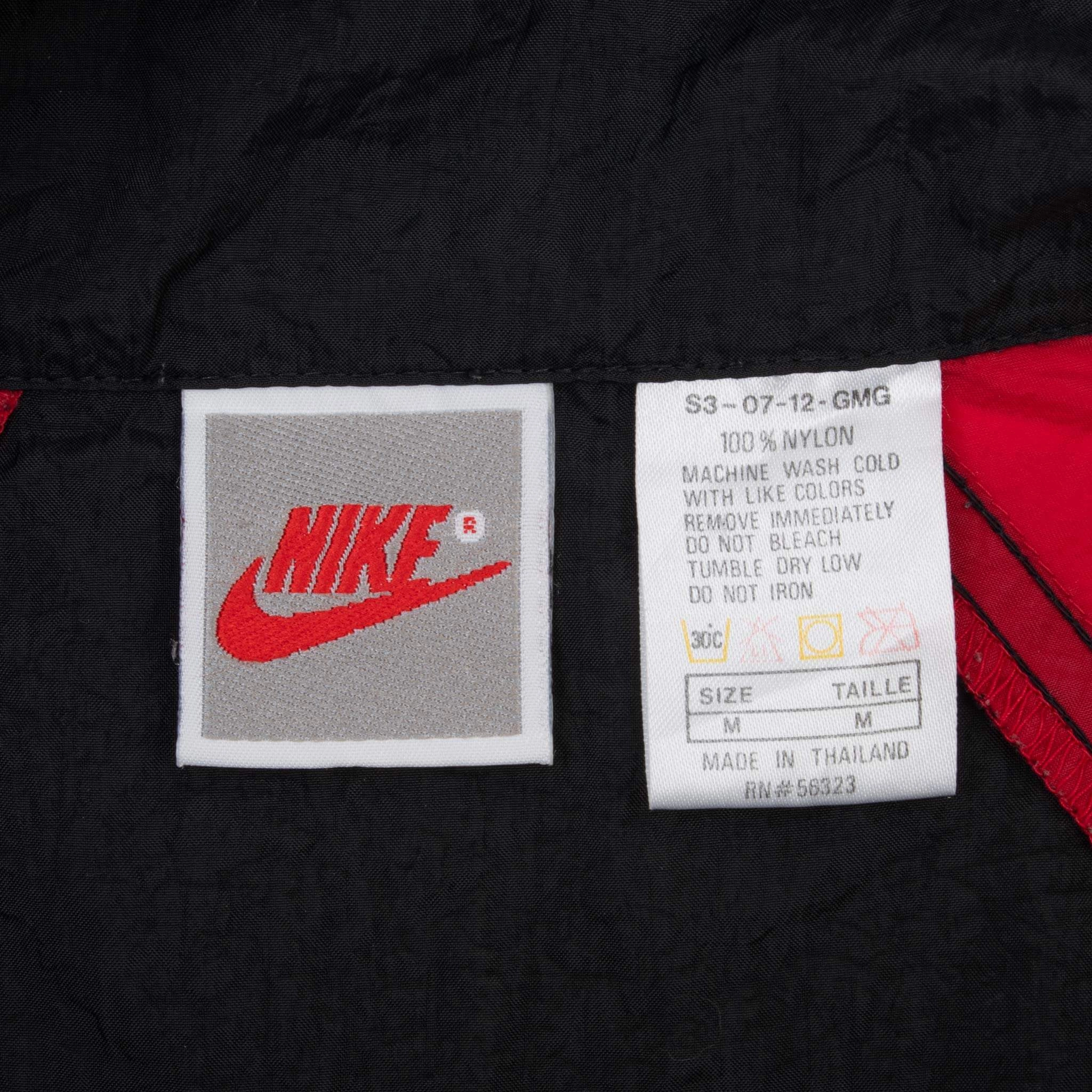 VINTAGE NIKE CLASSIC SWOOSH BLACK & RED WINDBREAKER JACKET 1980S SIZE MEDIUM